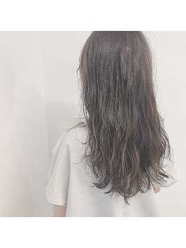 ガーランドウメダ(Garland umeda) シアーライラックベージュ×ロングローレイヤー