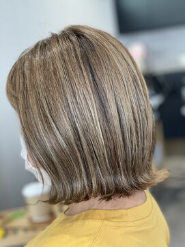 リベルタ(LIBERTA) ハイライト/白髪染め卒業/白髪を活かす/白髪染めしない