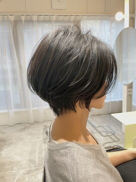 ストレータ バイ マリオ(Strata by mario) ［横山］王道前髪長めの前下がりほんのりレイヤーショート