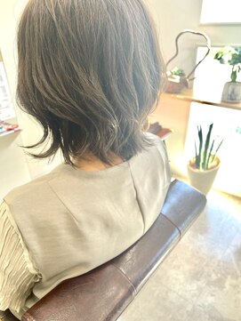 リムヘアー(Lim Hair) 外ハネ×アッシュ×グレイ