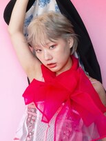 シオン(shion)&nbsp;美髪ホワイトグレージュショートおくれ毛前髪カット_F40052