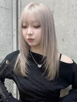 サンク 原宿 表参道(cinq) 顔周りレイヤーくびれミディアムレイヤーカットホワイトカラー