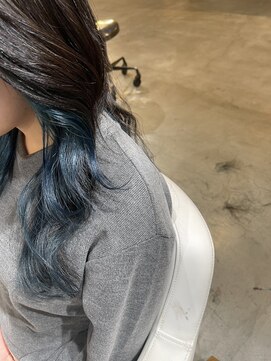 透明感エメラルドブルーのインナーカラー◎