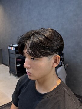 MEN’S HAIR/刈り上げセンターパート