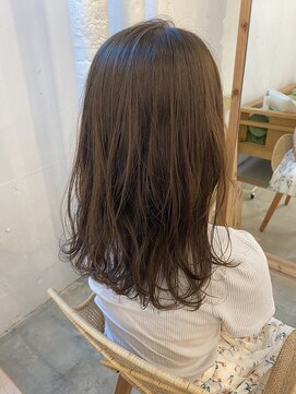 シーバイサイン(sea by Sign) ミディアムレイヤー × オリーブベージュ