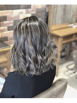 ホワイト 伊勢崎(WHITE) ハイトーンから外国人風コントラストハイライト☆