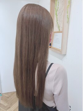 リッチアンドアンジー(RICCI&ANGIE) プラチナベージュで柔らかい大人可愛いナチュラルストレート