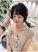 大人かわいい黒髪丸みショートボブ耳かけ前髪あり