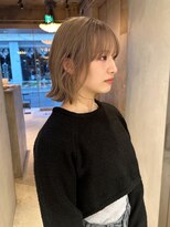 ニール(nier)&nbsp;外はねボブ顔まわりレイヤーハイトーンベージュカラー袋町