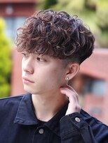 レタッチ バイ フィフス 天神大名(RETOUCH by fifth)&nbsp;天神大名スペインカールツイストパーマフェードフリンジカット