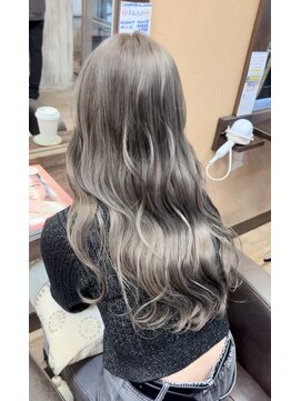 モアムー(Moremuu) 【りえ】グレージュカラー