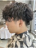 原宿縦落ちツイストスパイラルパーマラウンドマッシュ刈り上げ