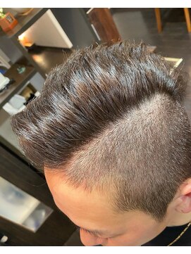 オムヘアーバイグルーマーズ(HOMME HAIR by GROOMER/S) 明るめグレイカラー・サイドパートモヒカン#hommehair2nd櫻井