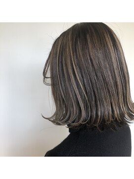 アオトソラ ハイライトでトーンアップ