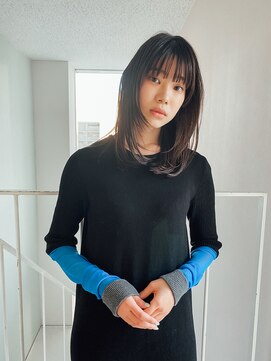 サーリー(SURLY) ウルフ小松菜奈ロングレイヤーイルミナカラーストレート髪質改善