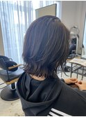 オリーブカラーの軽やかレイヤーボブ
