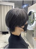 ハンサムショート　ネイビーブルーハイライト
