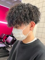 スパイラルパーマツイストパーマアップバング短髪メッシュ