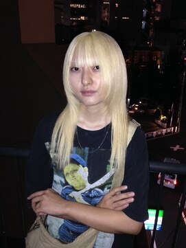 ジーナ(XENA) ケアブリーチでツヤツヤ抜きっぱなしブロンド!