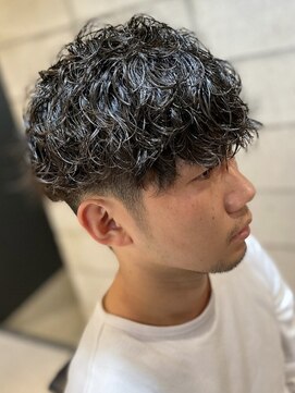 フランクスバーバーリベラルド 横浜(FRANK'S BARBER LIBERALD) フェザーパーマサーフカール刈り上げセンターパート