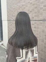 カラフェ(carafe)&nbsp;透けるオリーブカラー　透明感　ブリーチなし　艶感