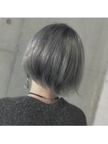 イコール 千葉(equal)&nbsp;グレージュヘア/シルバーカラー/グラデーションカット/[千葉]