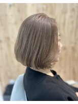 ウチコ 平尾店(u.chi.ko_si)&nbsp;やわらかベージュの白髪ぼかしとボブ