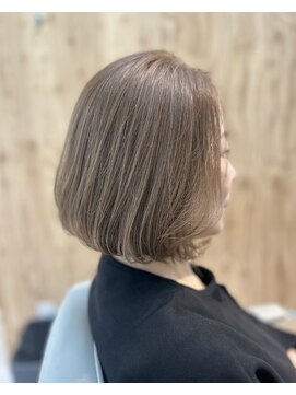 ウチコ 平尾店(u.chi.ko_si) やわらかベージュの白髪ぼかしとボブ