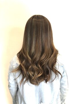 アヤナ バイ アヤラ(ayana by ayala) ハイライト×カーキアッシュ〈浦安 美容室〉