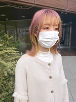 ヘアメイク シュシュ(Hair make chou chou) インナーカラーイエローピンクカラーボブ