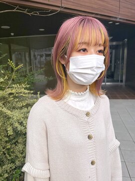 ヘアメイク シュシュ(Hair make chou chou) インナーカラーイエローピンクカラーボブ