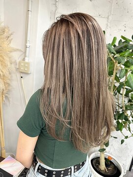 リア(riah) ミルクティー/ハイライト/セミロング