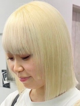 ウィコ 新宿(WICO) ホワイトブロンド[新宿駅/切りっぱなしボブ/エアリーロング]