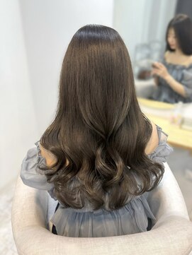 リル(lilu) レイヤーカット×オリーブグレージュ