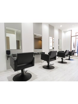 【綱島駅徒歩4分】4席のみのプライベートサロン。丁寧な接客×落ち着いた上質空間で癒しのサロンタイムを。