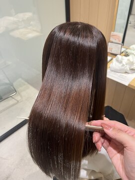 ファムバイアヴァンス(Femme by AVANCE.) 髪質改善ストレート