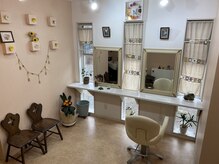 アンジュール(unjour)の雰囲気（可愛い物、お花が好きなので店内もお花がいっぱいです。）