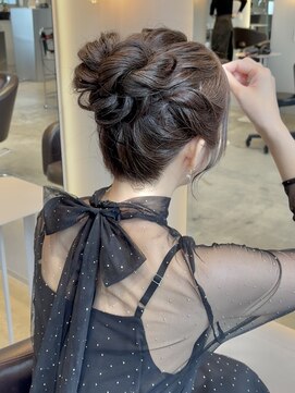 ケリーアン 太田(kelly.un) 高めシニヨン / お団子スタイル / お呼ばれヘアセット /群馬太田