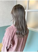 【下田健太】シルバーグレージュハイライトロングヘアブリーチ
