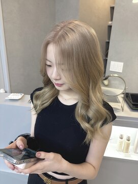 ジゼル 筑紫野(GiseL) 10代／20代/レイヤーカット/ホワイトブロンド　　かじ