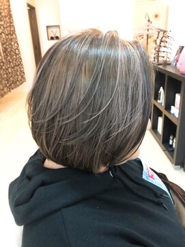 ジア ヘアーアンドネイル グラデーションボブ