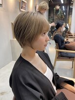 ミィ 表参道(mee.)&nbsp;【mee.】ヤジマ　丸みショート　ハイトーンベージュ