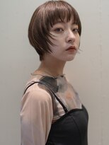 顔周りレイヤー/ペールベージュ/眉上バング/ショートヘア