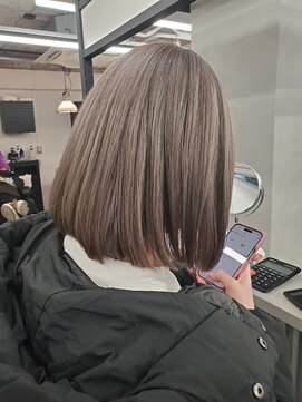 アドラ(ADLLA) ミルクティーグレージュ