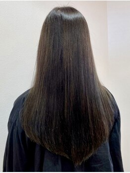 ナチュラルな仕上がりの縮毛矯正で、あなたの髪も生まれ変わる。美しいストレートヘアを手に入れませんか？