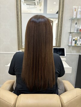 レヴィア(revia) しっとり艶髪ストレートスタイル