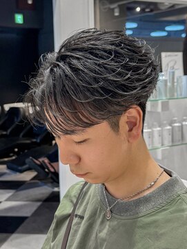 ルーストデラックス 京都河原町三条(ROOST dx) 黒髪フェザーショート