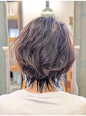 ゆるやかな動きと抜け感が魅力のくびれショートボブ