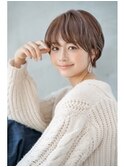 ボブカーキグレージュ大人かわいいフェザーバングマッシュ