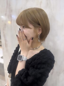 ラビス(Lovis) ハッシュカット/フルバング/似合わせカット/レッドブラウン